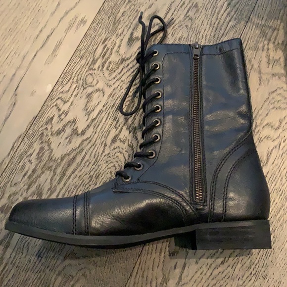 Leather combat boots w/ interior pockets - Picture 3 of 10